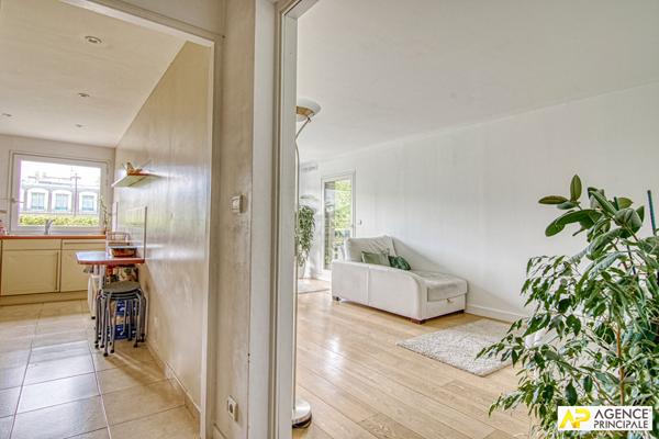 Le Chesnay limite Versailles - Appartement 5 pièces / 4 chambres de 109 m² carrez situé au 2ème étage avec ascenseur, terrasse, cave et parking €699 000 ** - Référence 25525