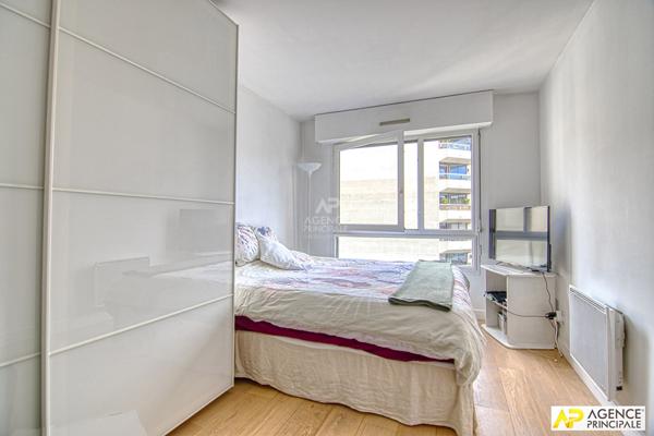 Le Chesnay limite Versailles - Appartement 5 pièces / 4 chambres de 109 m² carrez situé au 2ème étage avec ascenseur, terrasse, cave et parking €699 000 ** - Référence 25525