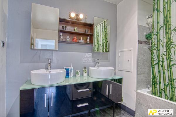 Le Chesnay limite Versailles - Appartement 5 pièces / 4 chambres de 109 m² carrez situé au 2ème étage avec ascenseur, terrasse, cave et parking €699 000 ** - Référence 25525