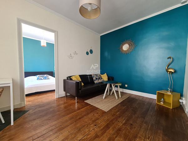 "Versailles Ermitage" joli appartement meublé sur cour pavée de 2 pièces de 33 m² !

Loyer €1 024.46/mois charges comprises **

- Ref : 13862