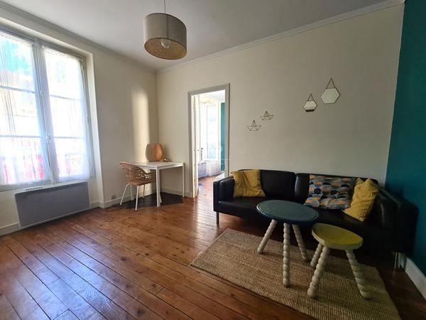 "Versailles Ermitage" joli appartement meublé sur cour pavée de 2 pièces de 33 m² !

Loyer €1 024.46/mois charges comprises **

- Ref : 13862