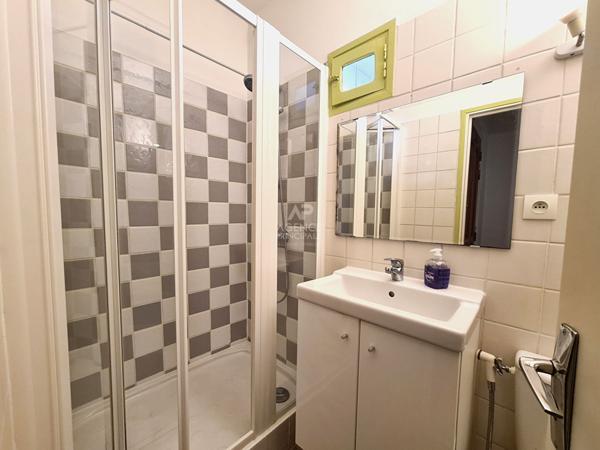 "Versailles Ermitage" joli appartement meublé sur cour pavée de 2 pièces de 33 m² !

Loyer €1 024.46/mois charges comprises **

- Ref : 13862