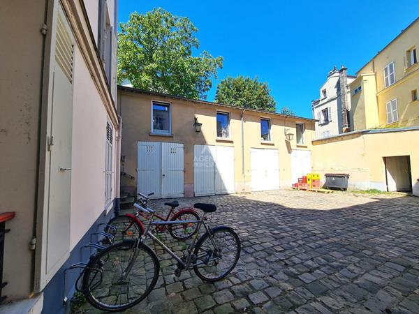 "Versailles Ermitage" joli appartement meublé sur cour pavée de 2 pièces de 33 m² !

Loyer €1 024.46/mois charges comprises **

- Ref : 13862