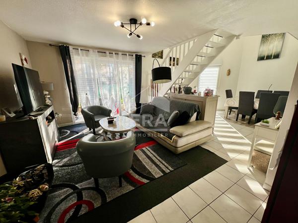 Superbe duplex 3 chambres avec jardin privatif et double parking dans une résidence récente 