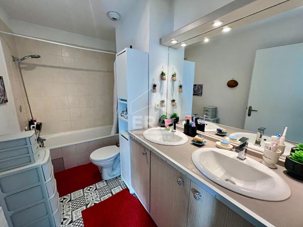 Superbe duplex 3 chambres avec jardin privatif et double parking dans une résidence récente 