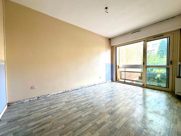 APPARTEMENT 5 PIECES CENTRE VILLE AVEC TERRASSE , CAVE , PARKING