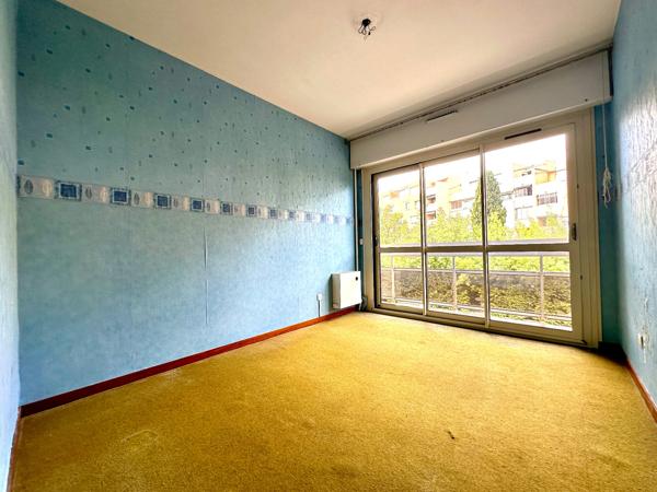 APPARTEMENT 5 PIECES CENTRE VILLE AVEC TERRASSE , CAVE , PARKING