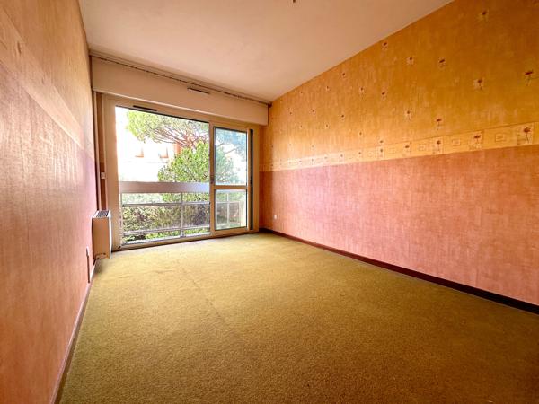 APPARTEMENT 5 PIECES CENTRE VILLE AVEC TERRASSE , CAVE , PARKING