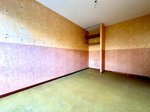 APPARTEMENT 5 PIECES CENTRE VILLE AVEC TERRASSE , CAVE , PARKING