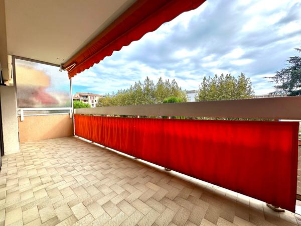 APPARTEMENT 5 PIECES CENTRE VILLE AVEC TERRASSE , CAVE , PARKING