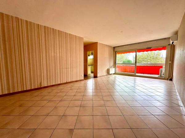 APPARTEMENT 5 PIECES CENTRE VILLE AVEC TERRASSE , CAVE , PARKING