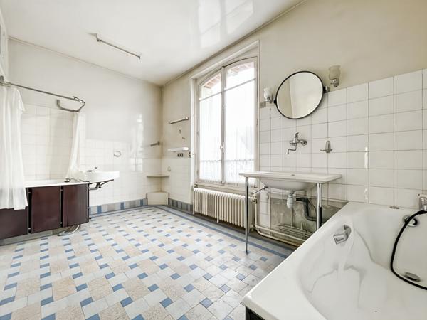 MAISON EN STYLE MEULIÈRE AVEC SOUS-SOL ET GARAGE