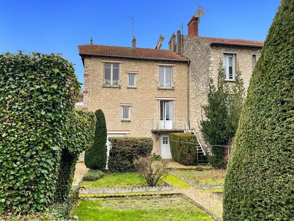 MAISON EN STYLE MEULIÈRE AVEC SOUS-SOL ET GARAGE