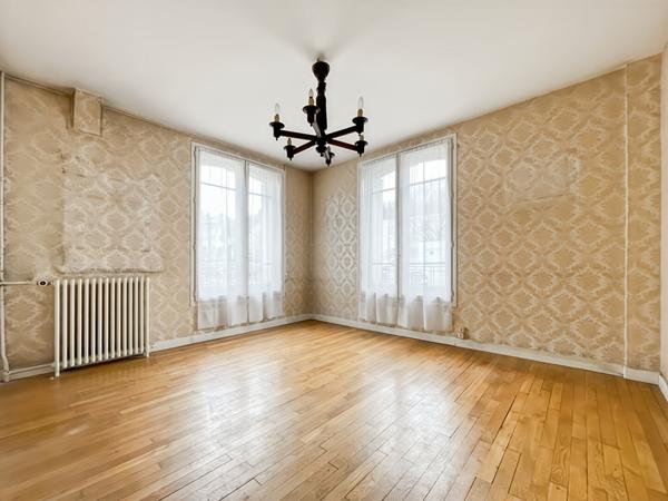 MAISON EN STYLE MEULIÈRE AVEC SOUS-SOL ET GARAGE