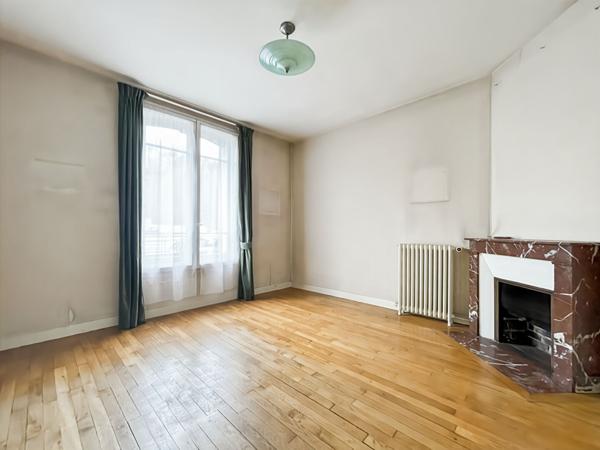 MAISON EN STYLE MEULIÈRE AVEC SOUS-SOL ET GARAGE