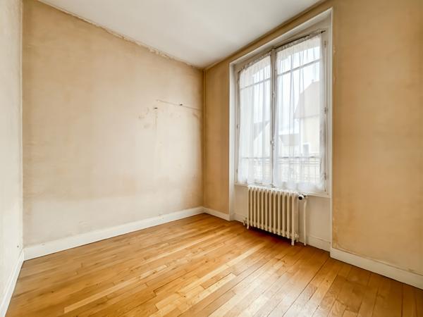 MAISON EN STYLE MEULIÈRE AVEC SOUS-SOL ET GARAGE