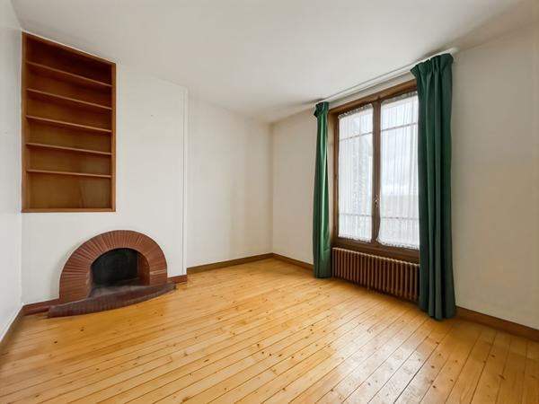 MAISON EN STYLE MEULIÈRE AVEC SOUS-SOL ET GARAGE