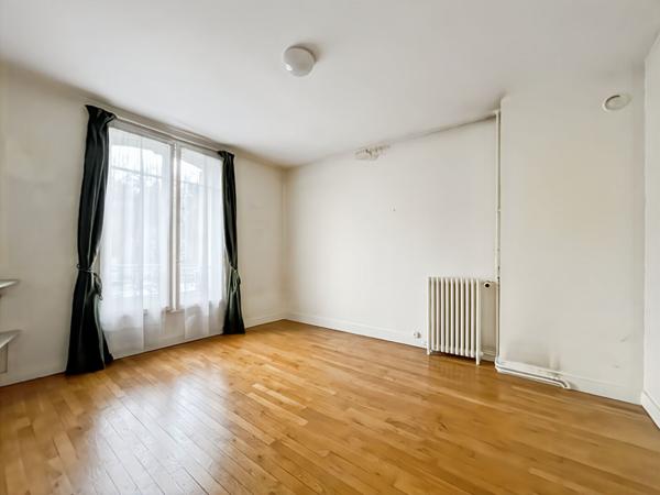 MAISON EN STYLE MEULIÈRE AVEC SOUS-SOL ET GARAGE