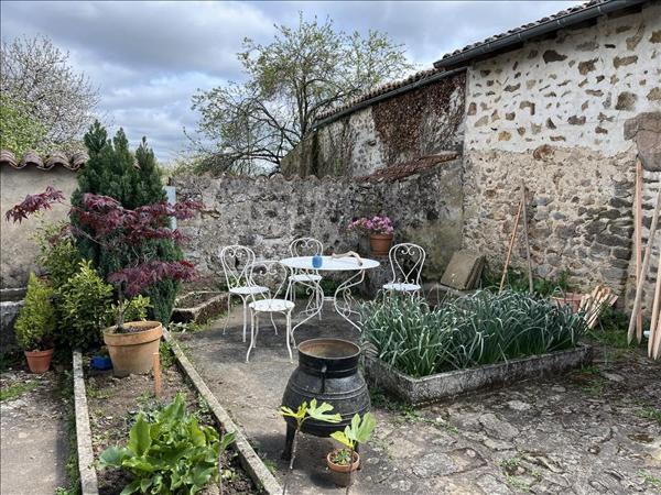 Maison à vendre |  Blanzac |  3 pièces | 120 m²