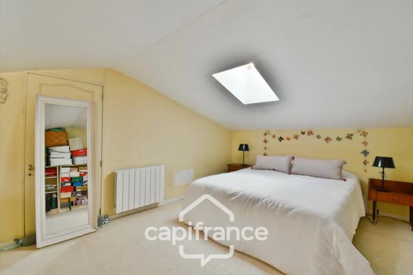 Maison charentaise rénovée à vendre 6 pièces COURCELLES (17), proche commerces, d'une superficie de 149m² avec atelier et jardin