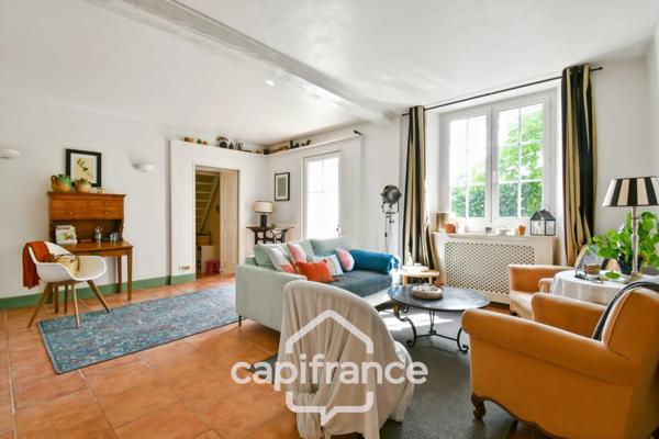 Maison charentaise rénovée à vendre 6 pièces COURCELLES (17), proche commerces, d'une superficie de 149m² avec atelier et jardin