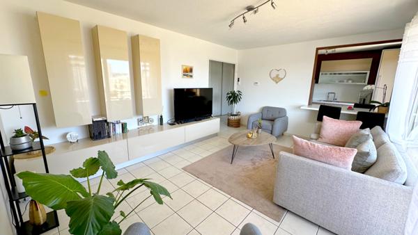 Appartement T3 Villeurbanne , GRATTE-CIEL, Cuisine US, 2 chambres, parquet, balcon, garage, copropriété récente.