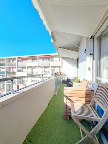 À Mulhouse face quartiers nouveaux bassins, au sein d’une résidence calme et soignée avec ascenseur, découvrez ce bel appartement traversant et lumineux, 3 pièces situé au 5? étage, offrant confort, luminosité et une agréable vue dégagée avec grand balcon, garage, place de parking privative et cave.