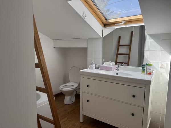 Maison avec beau jardin arboré