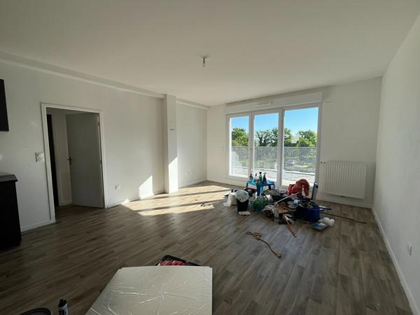 LOCATION TYPE 3 AVRILLE_ FLORESCENCE A101,  
Avrille 49240