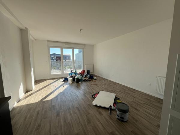 LOCATION TYPE 3 AVRILLE_ FLORESCENCE A101,  
Avrille 49240