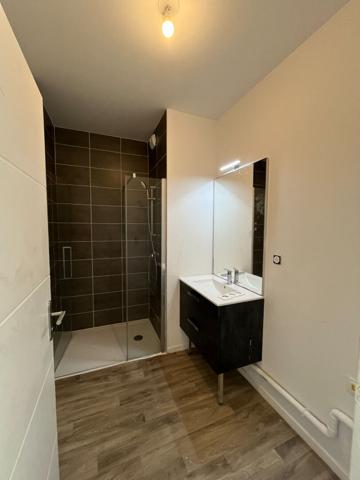 LOCATION TYPE 3 AVRILLE_ FLORESCENCE A101,  
Avrille 49240