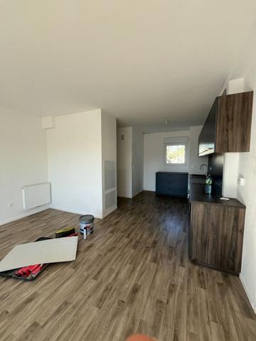 LOCATION TYPE 3 AVRILLE_ FLORESCENCE A101,  
Avrille 49240