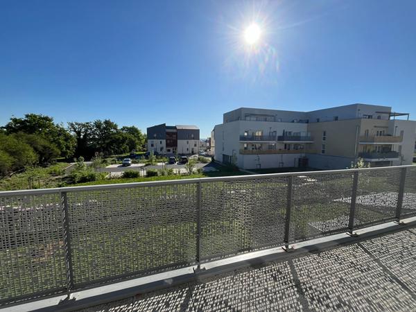 LOCATION TYPE 3 AVRILLE_ FLORESCENCE A101,  
Avrille 49240