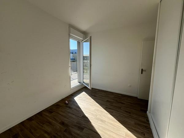LOCATION TYPE 3 AVRILLE_ FLORESCENCE A101,  
Avrille 49240