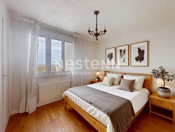 Appartement T4 BRON 3 chambres - Dernier étage et lumineux - Cave - 69500 BRON