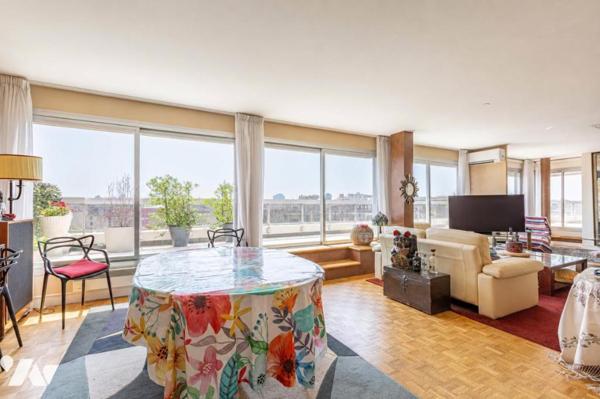 Penthouse de 110 m² avec 165 m² de terrasse PARIS 15ème