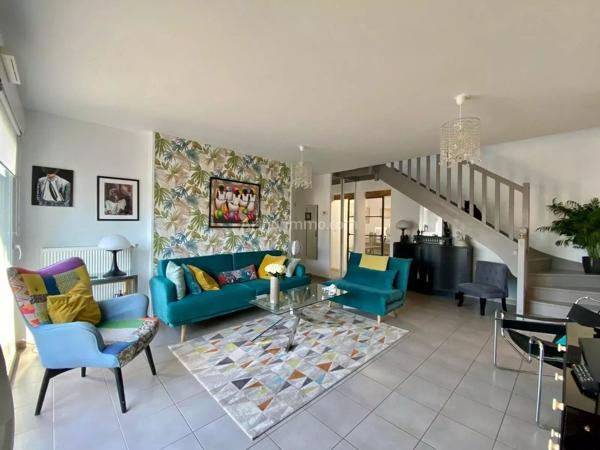 Vente                                                      Maison
                        
                     6 pièces                      112 m2                     à Vannes