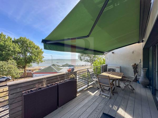 Maison vue mer avec garage