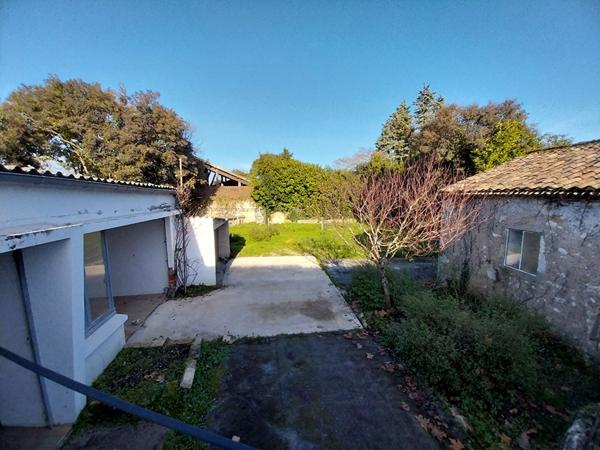 Maison de ville avec jardin ? Un bien rare aux multiples possibilités