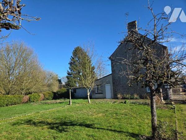 SAINT FRAIMBAULT DE PRIERES-  Maison d'habitation en pierres avec terrain constructible attenan...