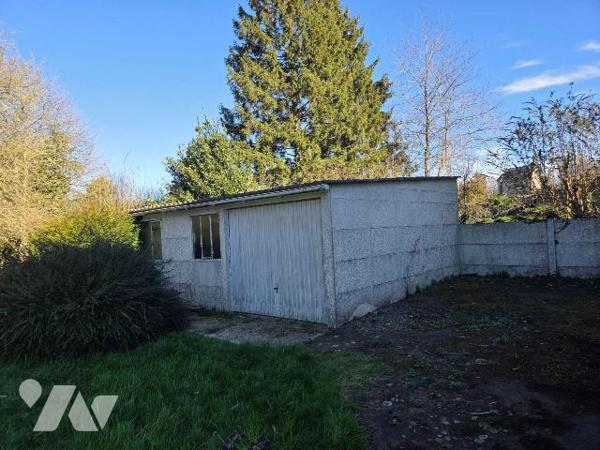 SAINT FRAIMBAULT DE PRIERES-  Maison d'habitation en pierres avec terrain constructible attenan...