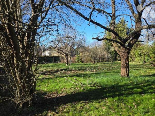 SAINT FRAIMBAULT DE PRIERES-  Maison d'habitation en pierres avec terrain constructible attenan...