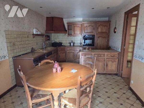 SAINT FRAIMBAULT DE PRIERES-  Maison d'habitation en pierres avec terrain constructible attenan...