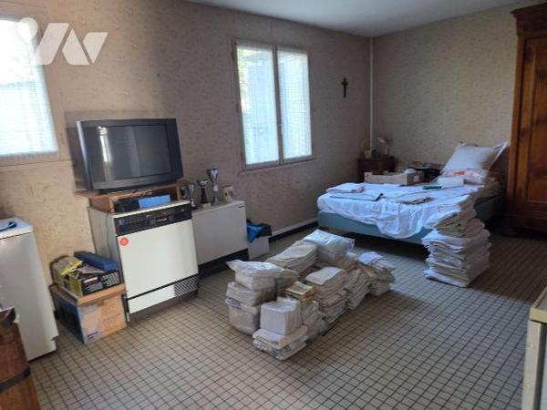 SAINT FRAIMBAULT DE PRIERES-  Maison d'habitation en pierres avec terrain constructible attenan...