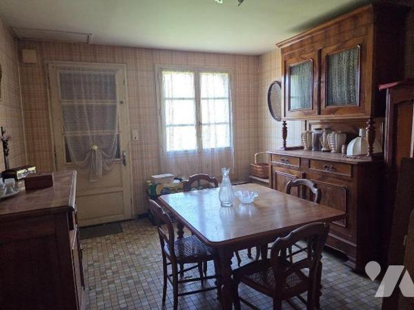 SAINT FRAIMBAULT DE PRIERES-  Maison d'habitation en pierres avec terrain constructible attenan...