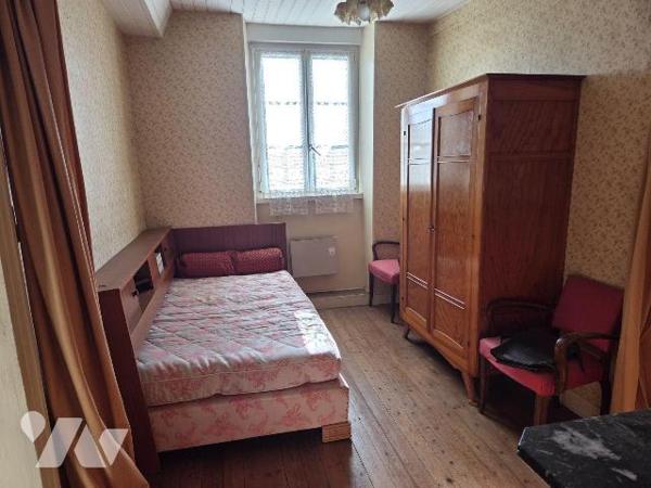 SAINT FRAIMBAULT DE PRIERES-  Maison d'habitation en pierres avec terrain constructible attenan...