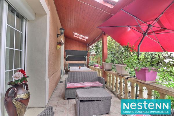 À 5 minutes à pied du métro Gratte-Ciel ? Maison familiale T5 de 123 m² avec cour privative à Villeurbanne