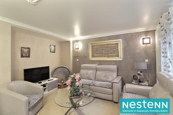 À 5 minutes à pied du métro Gratte-Ciel ? Maison familiale T5 de 123 m² avec cour privative à Villeurbanne