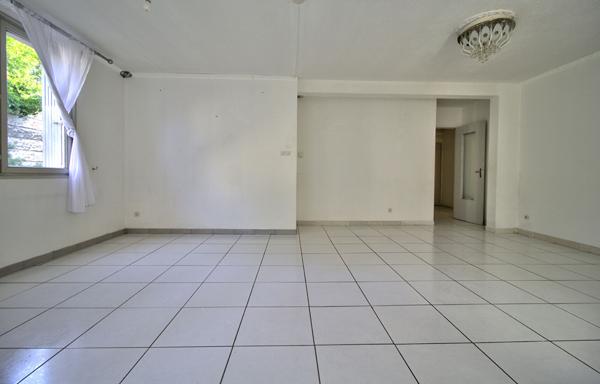 AGEN HYPER CENTRE - Appartement de 96 m² avec 3 chambres en rez-de-chaussée dans un quartier calme et recherché