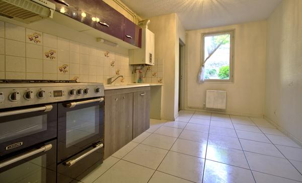 AGEN HYPER CENTRE - Appartement de 96 m² avec 3 chambres en rez-de-chaussée dans un quartier calme et recherché